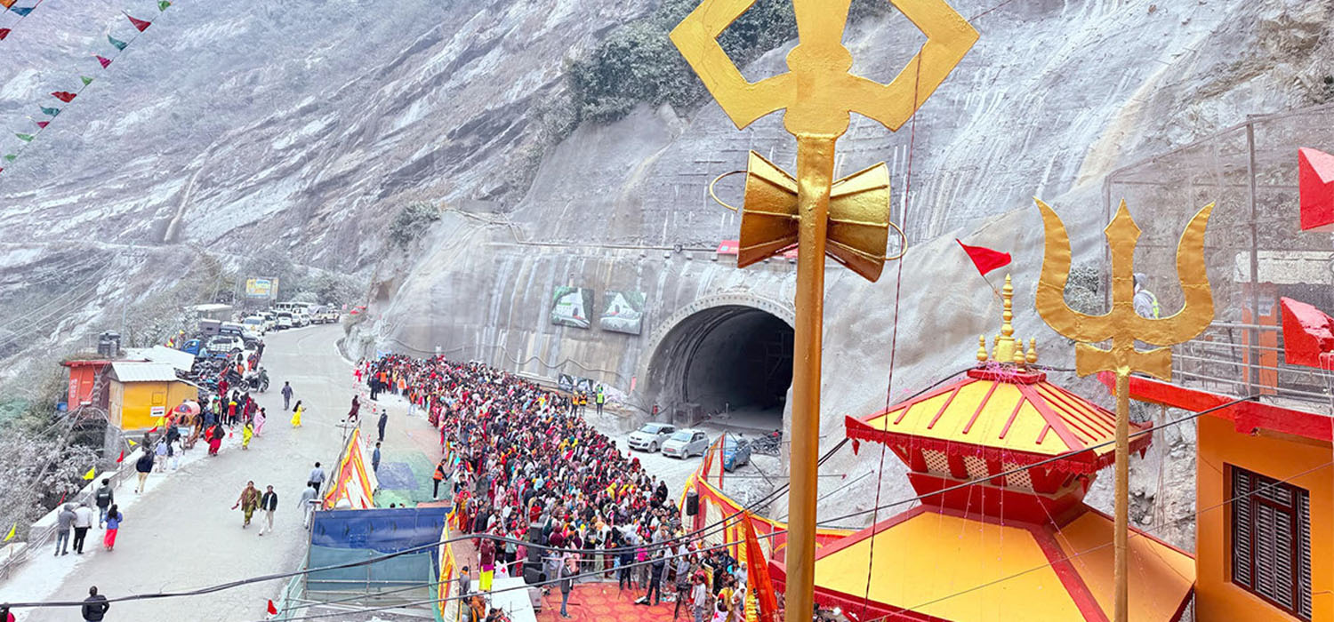 साउनको पहिलो सोमबार : शिव मन्दिरमा भक्तजनको घुइँचो