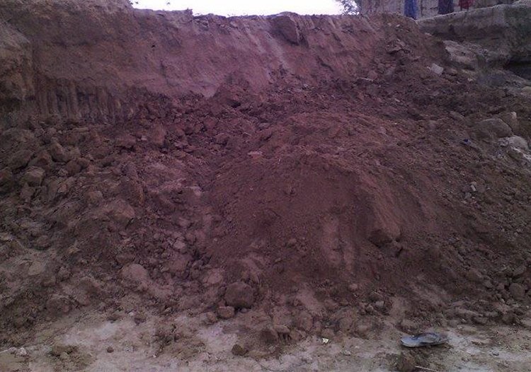 ढिस्कोले पुरिएर तीन जना घाइते