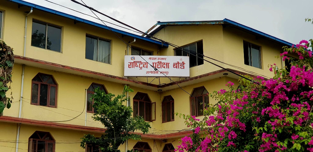 कक्षा १२ को परीक्षा नरोकिने :  कर्मचारी खटाएरै भए पनि गर्ने तयारी