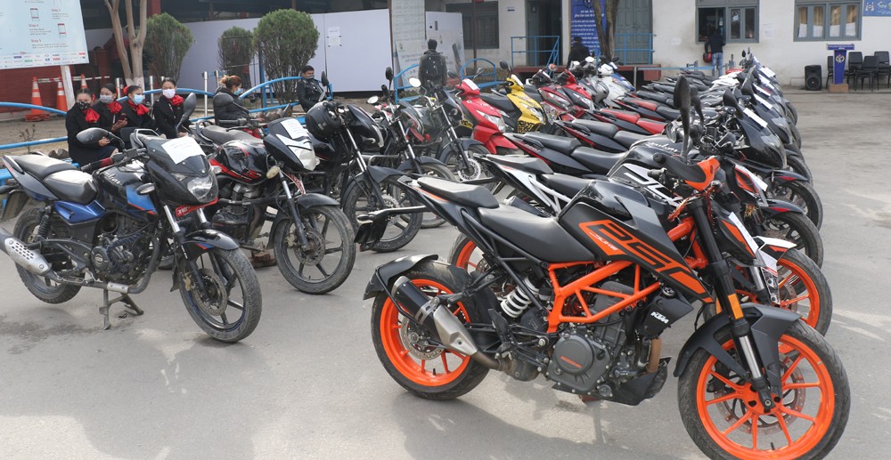 चोरिएका मोटरसाईकल सम्बन्धित धनीलाई दिइयो