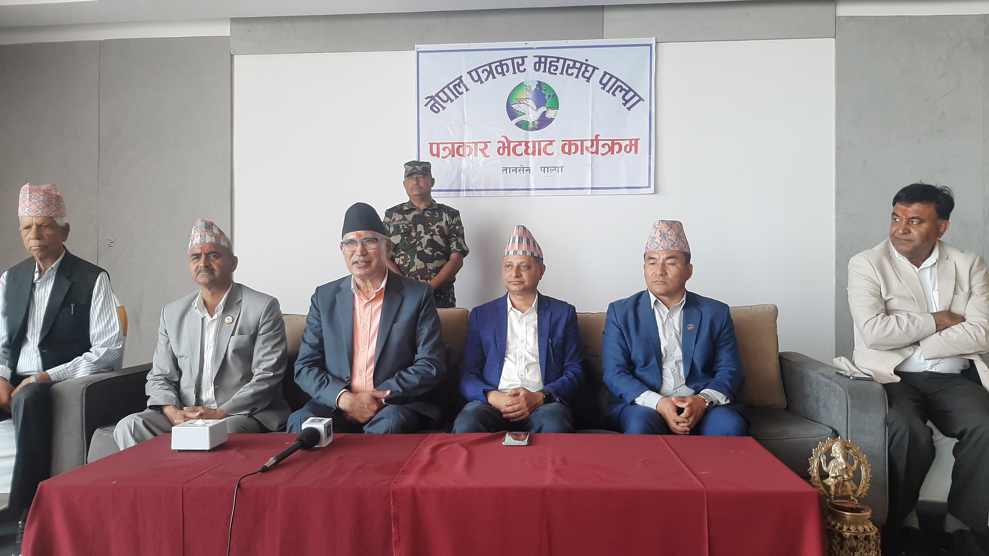 चिन्ता गर्नु पर्दैन योग्य र सक्षम व्यक्ति नै गभर्नर नियुुक्ति गर्छौं : अर्थमन्त्री पौडेल