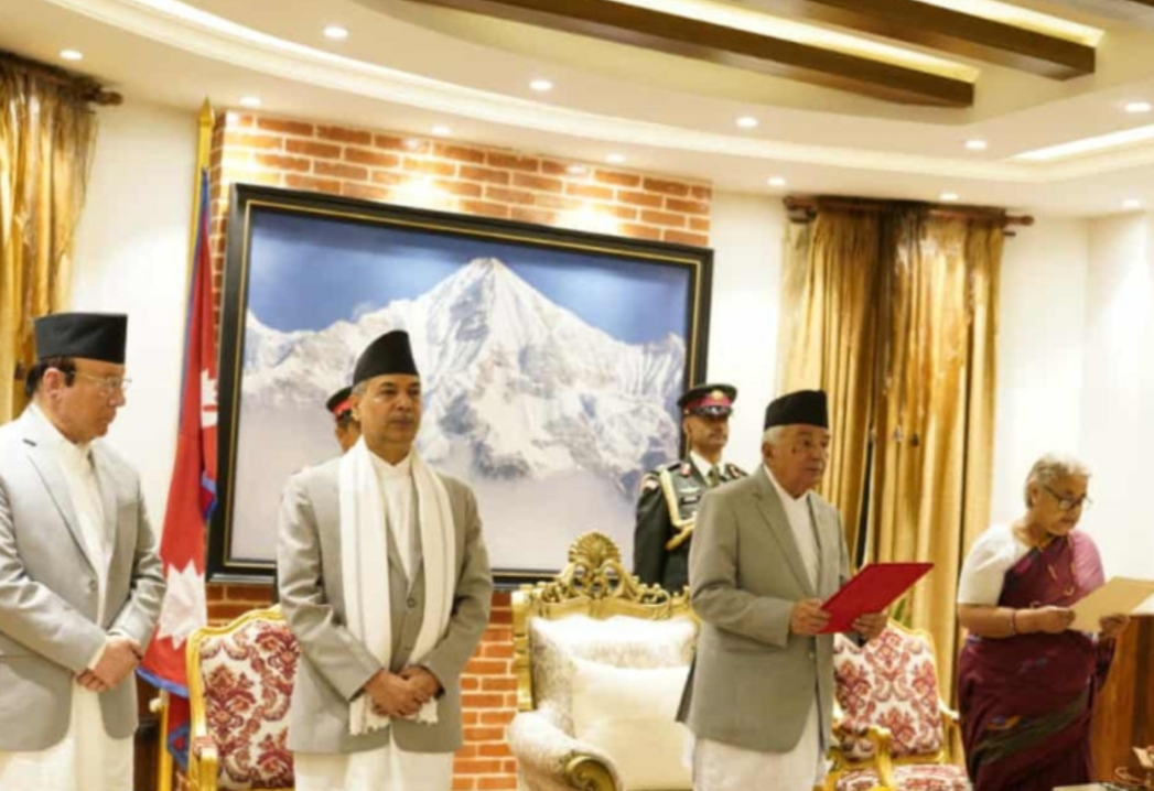 प्रधानमन्त्री कार्कीले लिइन् शपथ