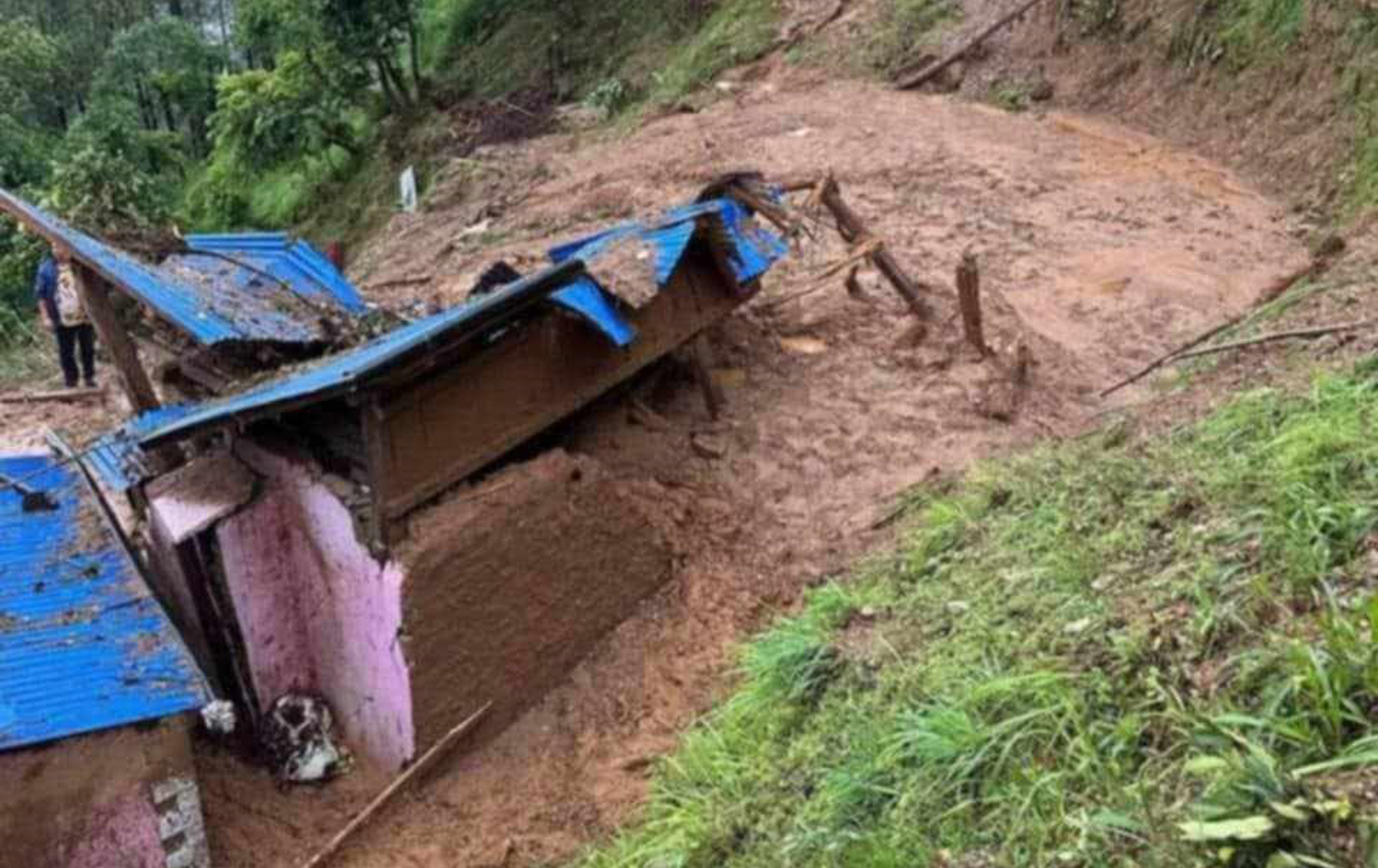 गुल्मीको अर्जेमा पहिरोमा परी एकै घरका ५ जनाको मृत्यु