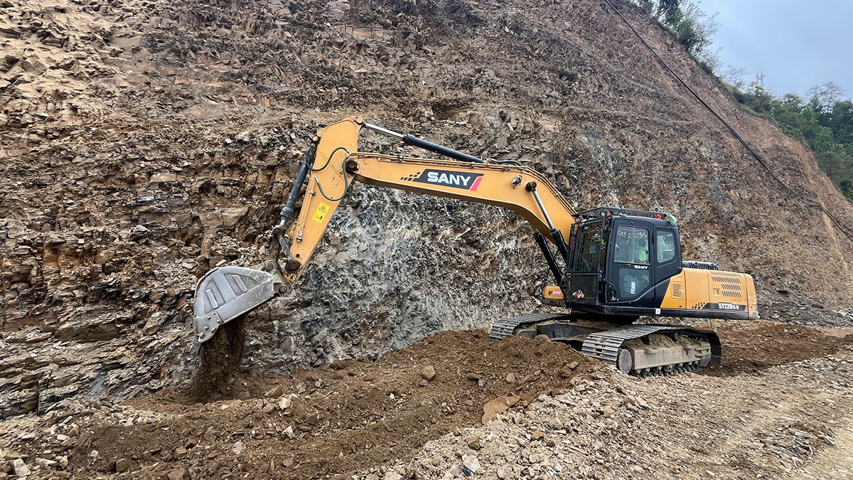 गुल्मीको आँपचौर–शान्तिपुर सडक धमाधम स्तरोन्नति हुँदै