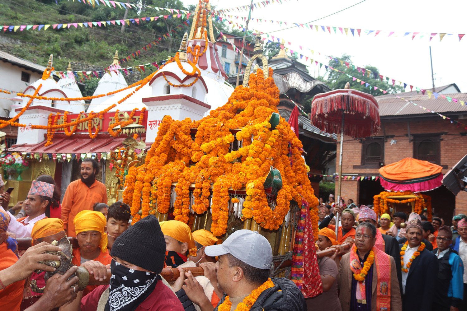 निकालियो हृषिकेशको रथयात्रा