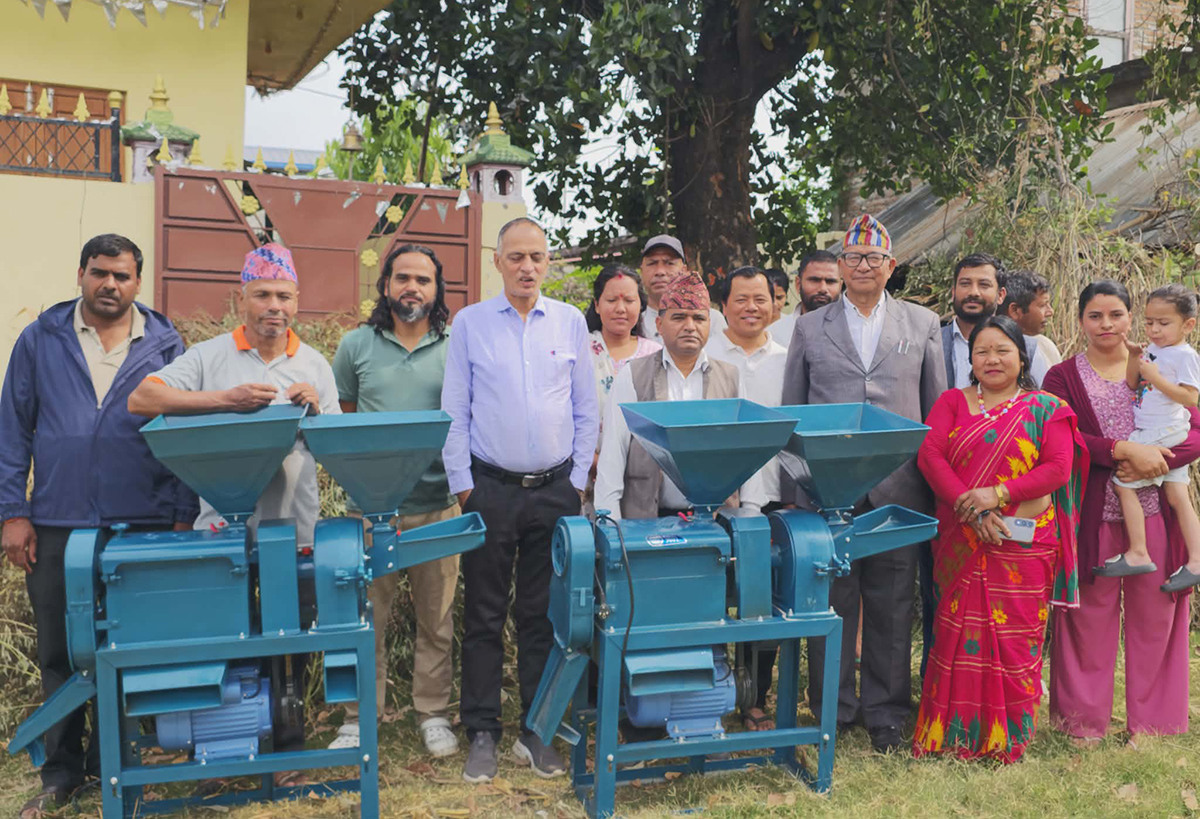 बुटवलका किसानलाई कृषि उपकरण