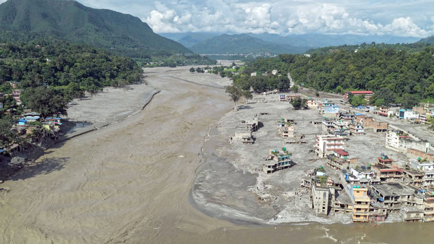 भोटेकोशी बाढी : मृत्युको संख्या १३ सय ६७ पुग्यो