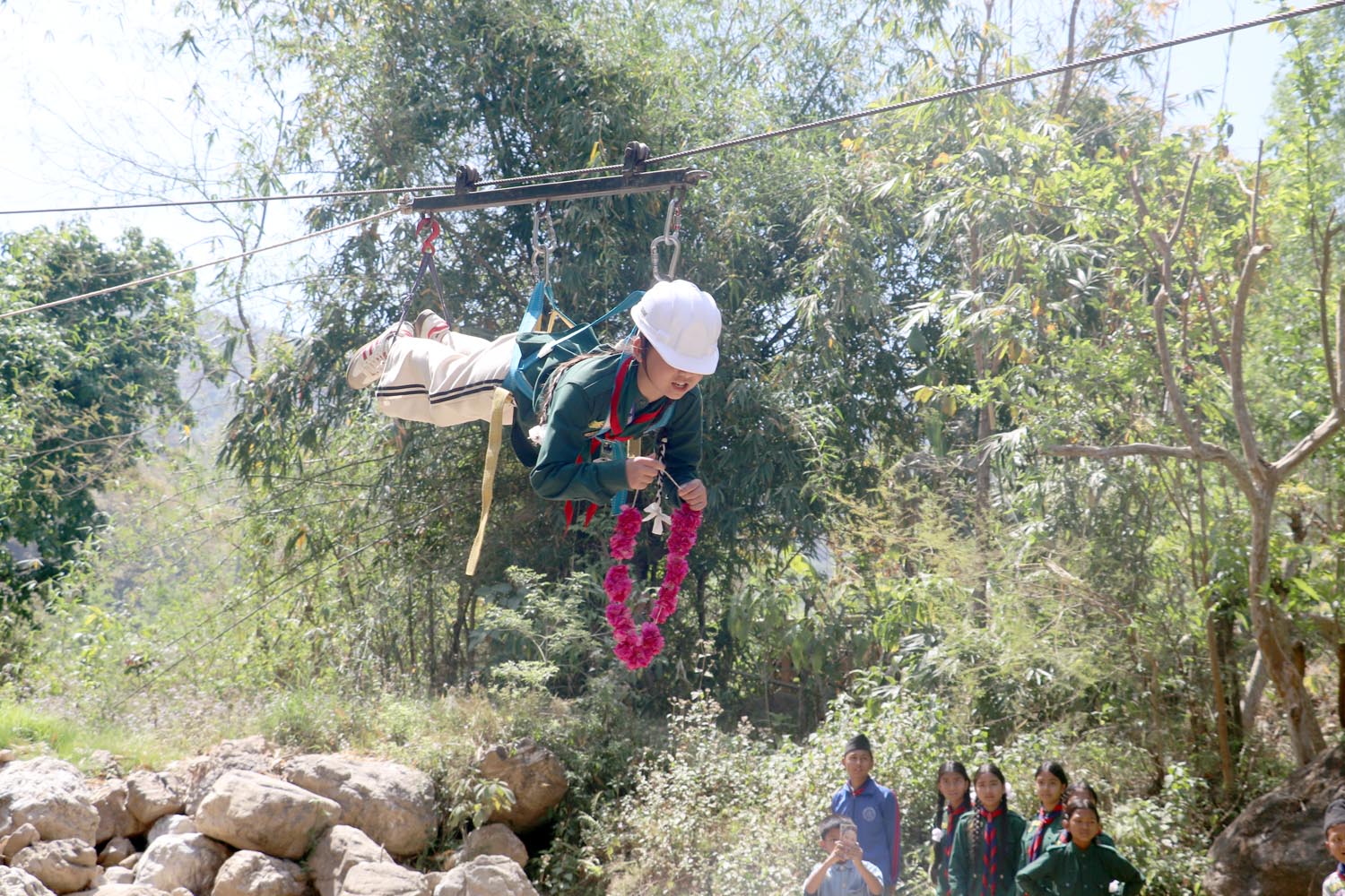 स्काउट विद्यार्थी ‘साहसिक’ गतिविधिमा