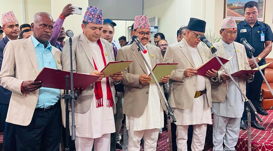लुम्बिनी प्रदेश सरकारका नवनियुक्त मन्त्रीको शपथ