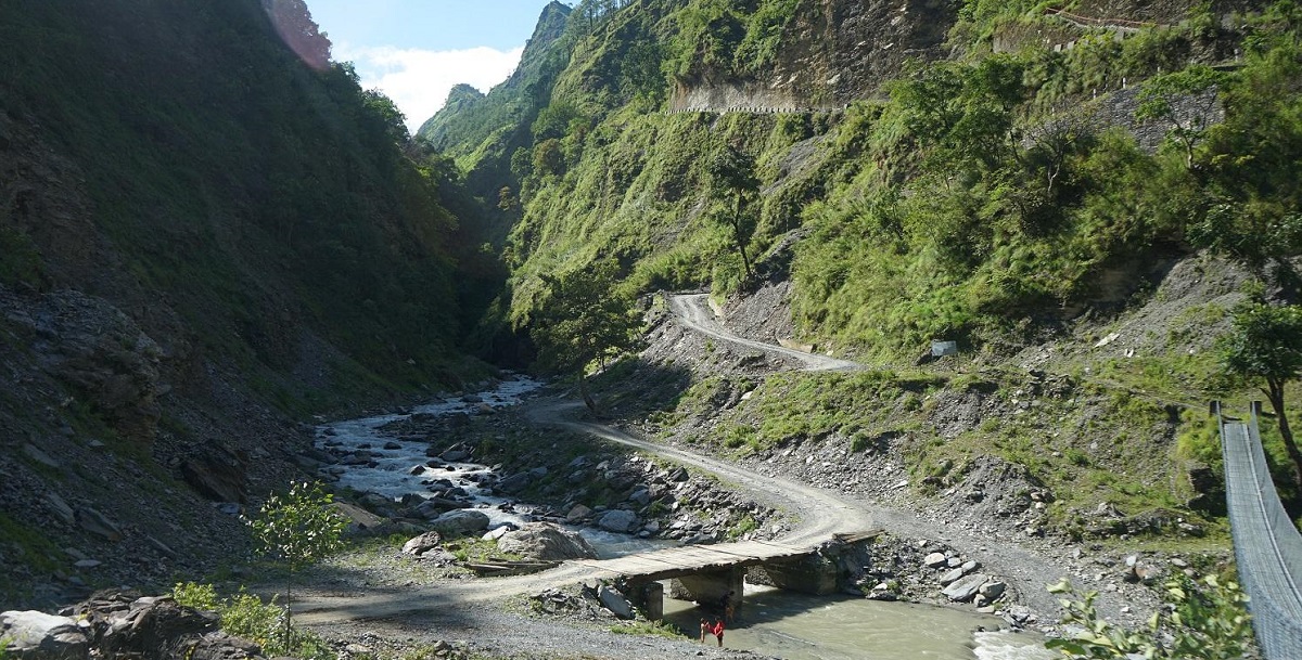 मोटरेबल पुल अलपत्र हुँदा अस्थायी पुलबाट यातायात सञ्चालन