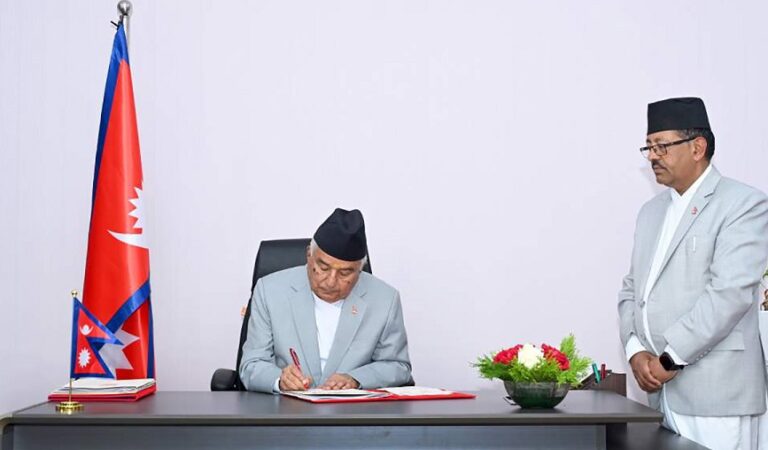 राष्ट्रपतिद्वारा संवैधानिक परिषद्सम्बन्धी अध्यादेश फिर्ता