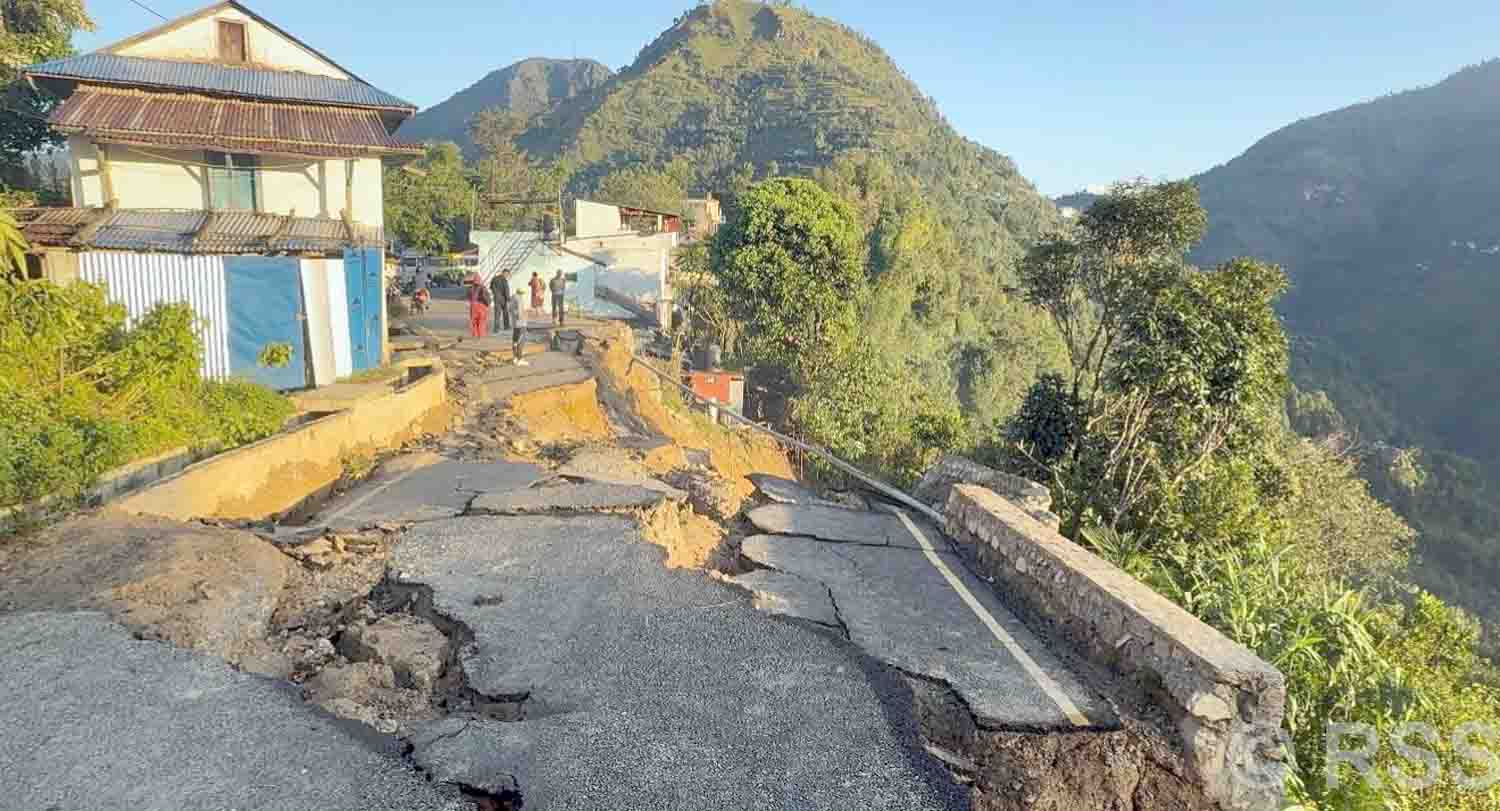 सडक भासिँदा रेसुङ्गा विमानस्थल जाने सडक अवरुद्ध