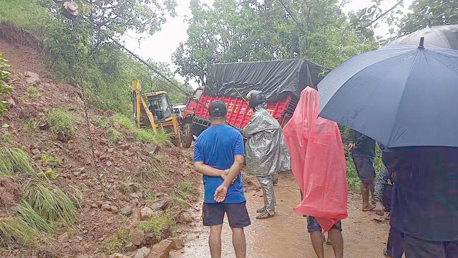 पाल्पामा वर्षाको असर : राजमार्गदेखि ग्रामीण सडकसम्म प्रभावित