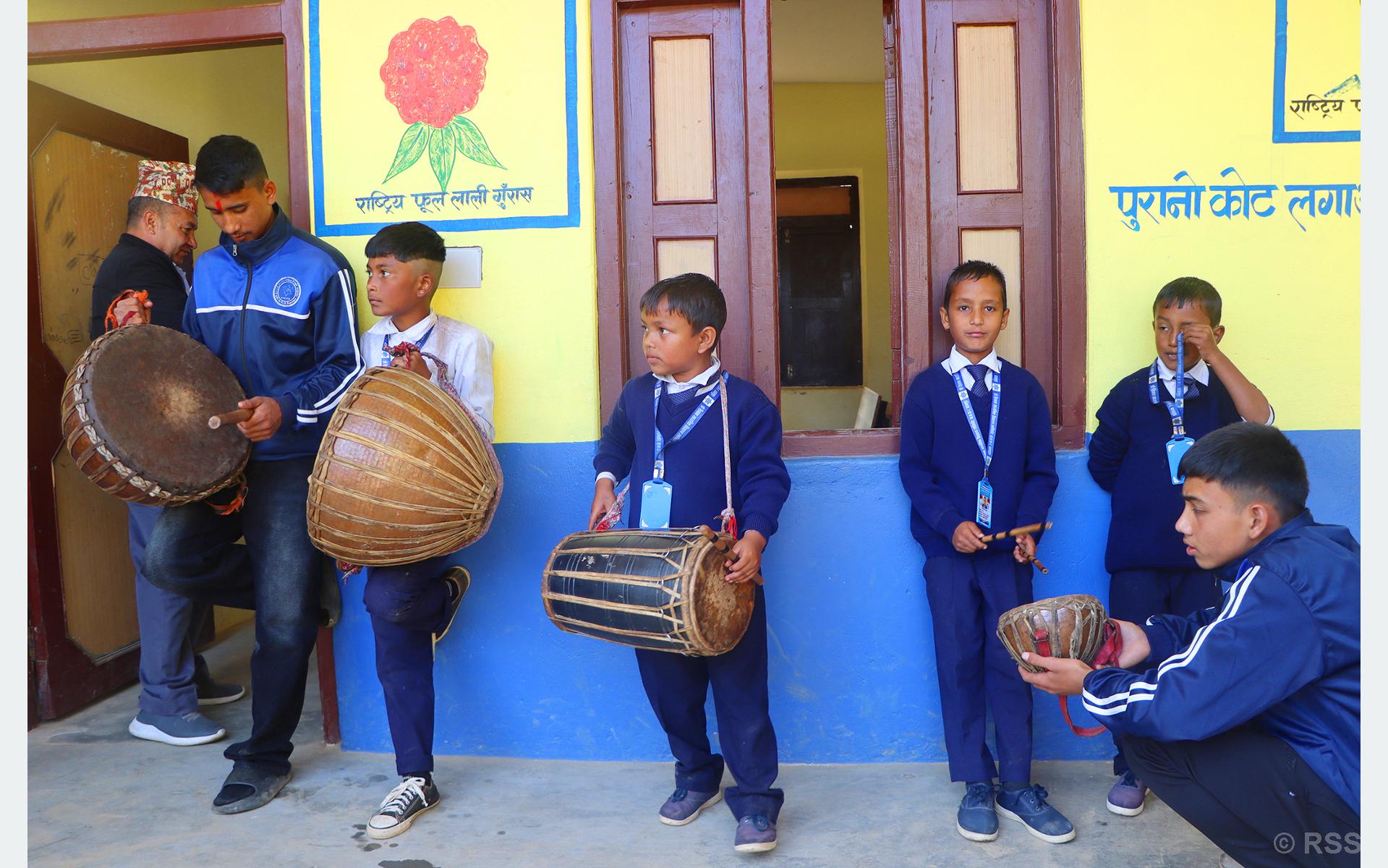 पन्चैबाजा संरक्षणमा जुटे विद्यार्थी