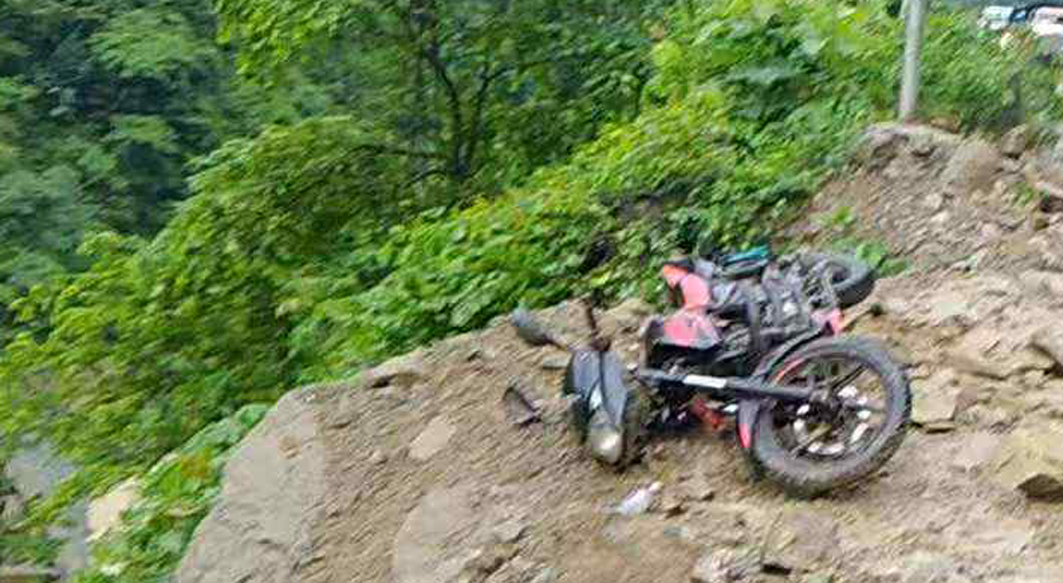 सिद्धबाबाको पहिरोमा परी घाइते भएका मोटरसाइकल चालकको मृत्यु (अपडेट)
